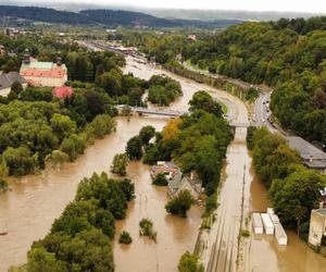 Powódź 2024 w Kłodzku. Miasto tonie, ogrom tragedii widać na zdjęciach z lotu ptaka