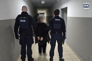 Ugodziła go nożem dwa razy. Ranny mąż uciekł z mieszkania, by wezwać pomoc