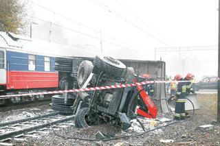 REMBERTÓW: Pociąg wjechał w ciężarówkę