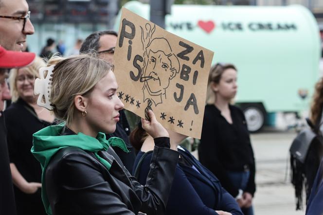 "Ani jednej więcej". W Katowicach protestowali po śmierci Doroty. "Macie klauzulę, nie macie sumienia"