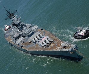 Trump rozważa powrót pancerników do US Navy. Czy era wielkich dział wróci na ocean?