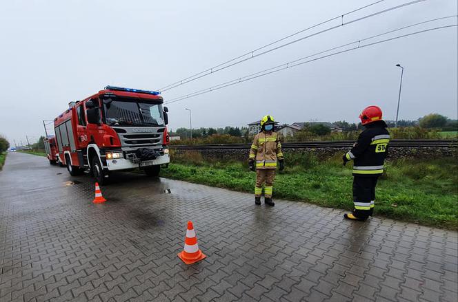 Czerwonka-Parcel. Rzucił się pod pociąg Kolei Mazowieckich! Tragiczna śmierć [ZDJĘCIA]