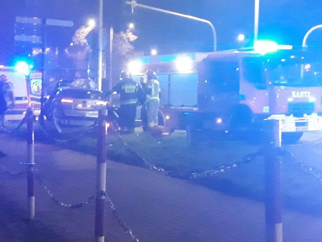 Dramatyczny wypadek radiowozu w centrum Częstochowy. Ranni policjanci trafili do szpitala [ZDJĘCIA]