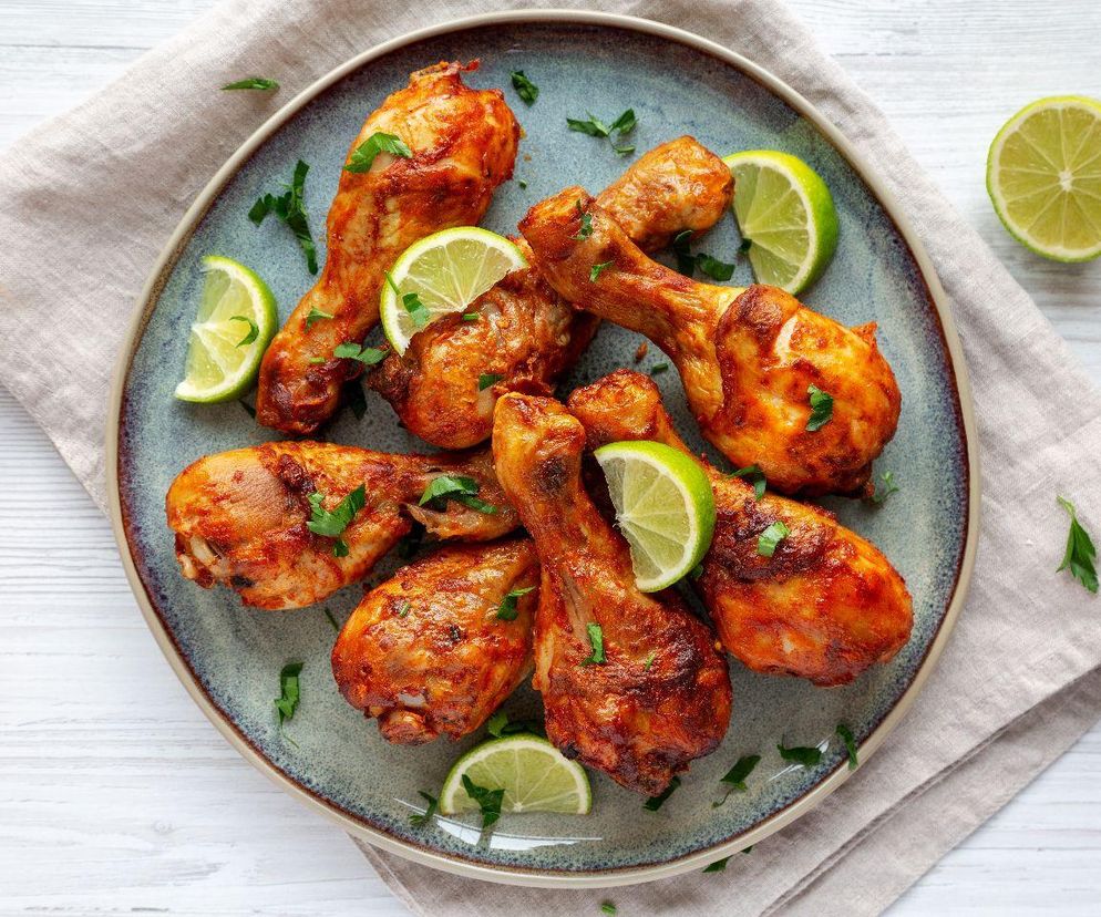 Tak Ewa Wachowicz piecze soczyste udka kurczaka. Robotę robią azjatyckie dodatki 