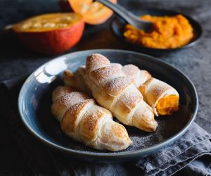 Zamiast jabłek i cynamonu wybieram ten dżem. Kruche rogaliki smakują jeszcze lepiej      