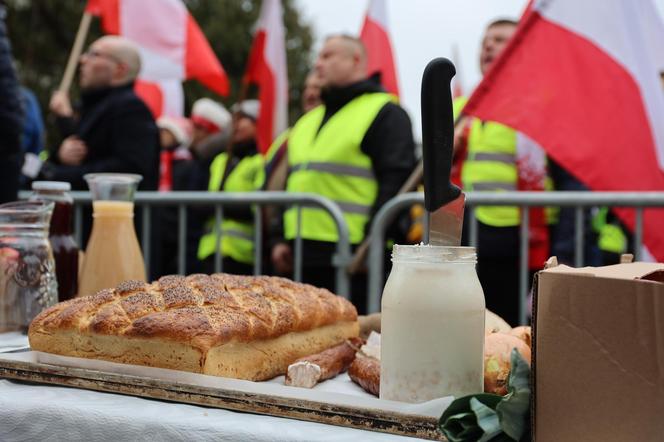 Protest rolników 20 marca przed Lubelskim Urzędem Wojewódzkim w Lublinie