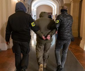 Pomagał nielegalnie unikać odsiadki za kratkami innym - teraz sam idzie do aresztu.