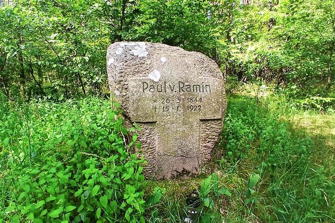 Leśny cmentarz rodu von Ramin