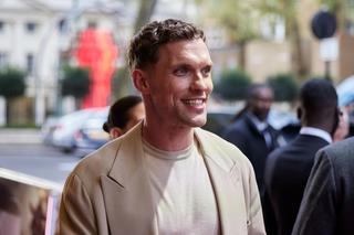 Ed Skrein (Admirał Noble).