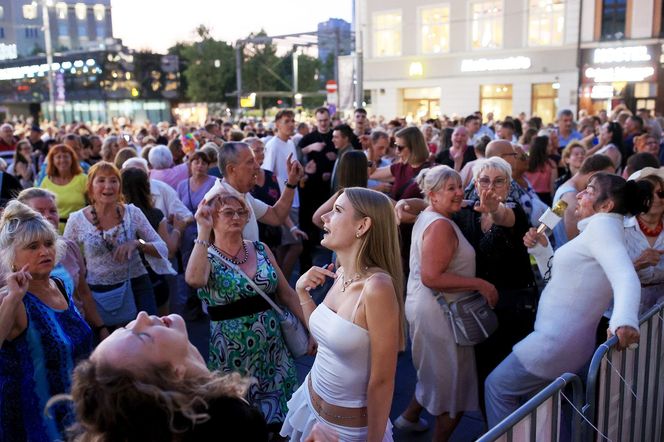 Potańcówka przed Teatrem Śląskim w Katowicach (09.08)