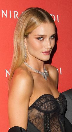 Rosie Huntington Whiteley w gorsecie