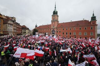 Manifestacja PiS w Warszawie. Bąkiewicz ostro: Niemiecki podnóżek, niemiecki pachołek