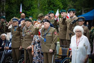 Warszawa: modlitwa w  godzinę „W przed pomnikiem Gloria Victis 