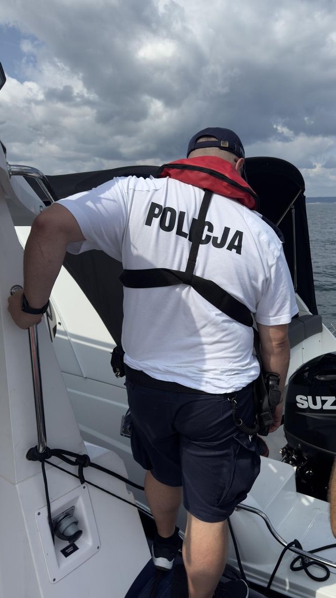 Pijany sternik łodzi motorowej próbował uciec policjantom 