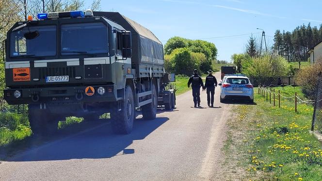 Grajewo. W polu znaleziono niewybuch. Policja musiała ewakuować 200 osób [ZDJĘCIA]