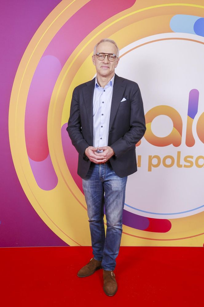 Paweł Orleański tłumaczy się ze schadzki. Tak całuje na każdym "spotkaniu biznesowym"