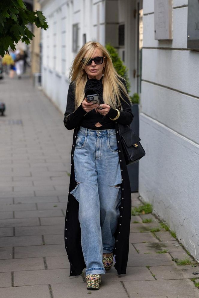 Monika Olejnik w butach Miu Miu za krocie i porwanych dżinsach! Ta stylizacja szokuje