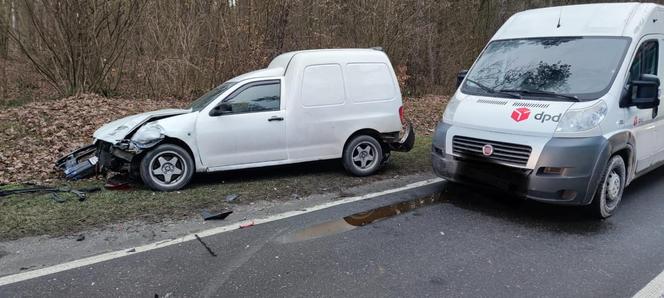 Wypadek na drodze krajowej. Zderzyły się ze sobą cztery pojazdy