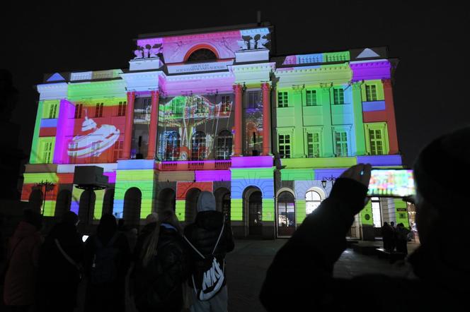 Mapping na fasadzie Pałacu Staszica - siedziby Polskiej Akademii Nauk w Warszawie