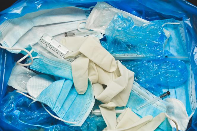 WHO: pocovidowe odpady medyczne stanowią zagrożenie dla zdrowia. Ich ilość poraża