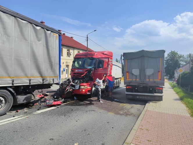 Bujaków (pow. bielski). Zderzenie dwóch ciężarówek