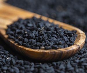 Na odporność, cholesterol, żołądek. Napar z tych czarnych nasionek nie ma sobie równych