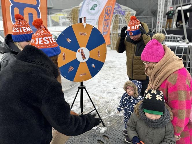 Ekipa Radia Eska na Jarmarku Świątecznym na Targach