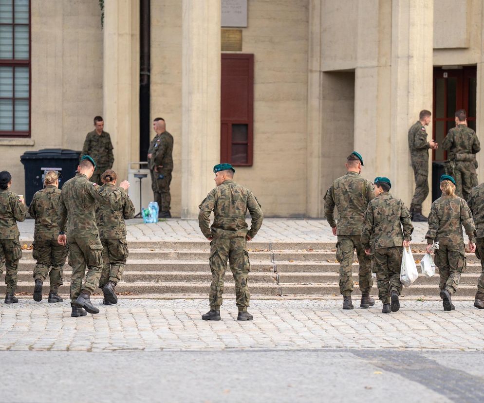 Wojsko we Wrocławiu walczy z powodzią