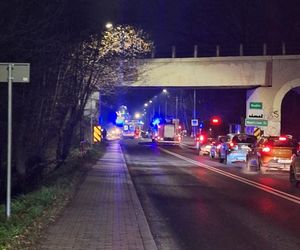 Wypadek na DK78 w Radlinie. Samochody zderzyły się czołowo. Droga jest zablokowana ZDJĘCIA