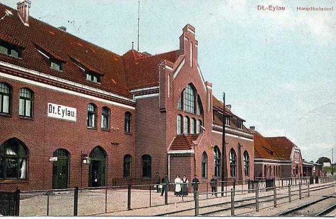 Iława Główna, neogotycki budynek dworca z 1900 roku. Dworzec wciąż wygląda, jak przed stu laty 