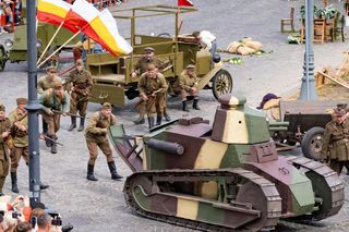 Tłumy na rekonstrukcji historycznej Bitwy Białostockiej. Zobacz, jak uczczono zwycięstwo z 1920 roku [ZDJĘCIA]