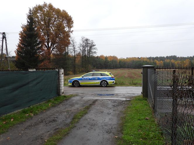 Tragedia pod Wołominem. Ciało 44-latki w szambie. Obok 7-letnie dziecko [ZDJĘCIA]