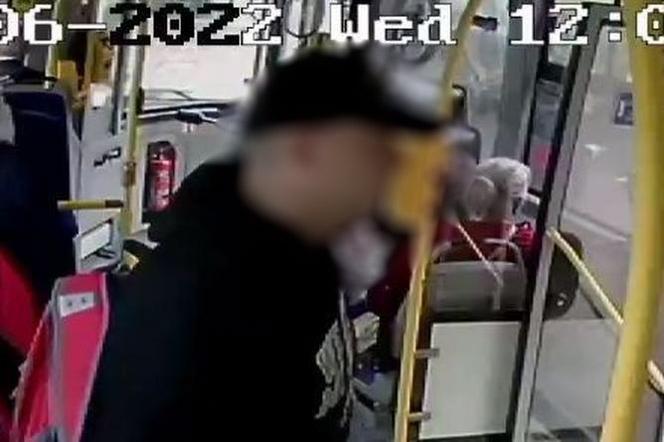 Policja z Sosnowca poszukuje pedofila. Napastował 14-latkę w autobusie. Rozpoznajesz go? 