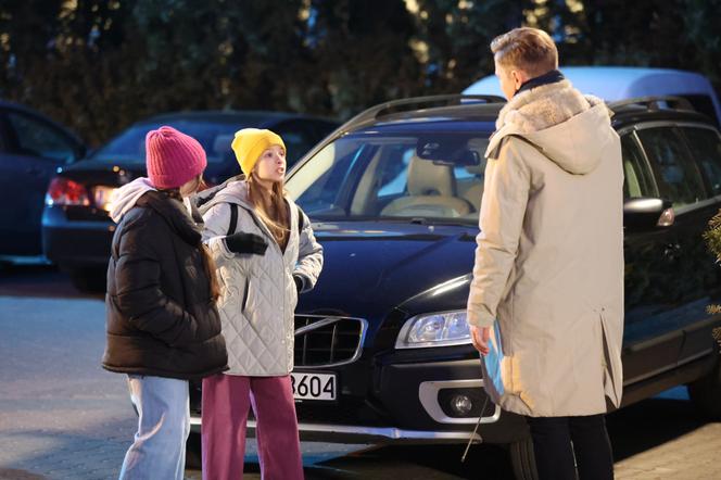 Na Wspólnej, odc. 3454: Julka (Maja Oświecińska), Mela (Alicja Warchocka), Igor (Jakub Wesołowski)