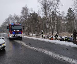 Wypadek na DK 10 w Solcu Kujawskim! Jedno z aut wylądowało w rowie [ZDJĘCIA]