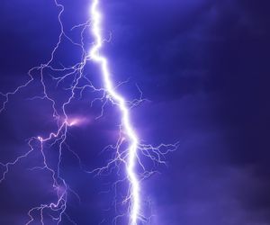 Niebezpieczna aura nad Radomiem. Trzeci stopień zagrożenia: burze i ulewy nadchodzą