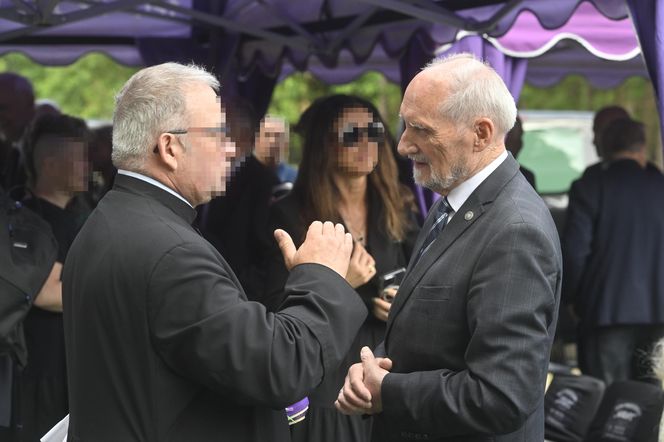 Pogrzeb Ewy Dałkowskiej. Pożegnali ją Macierewicz i Gliński 