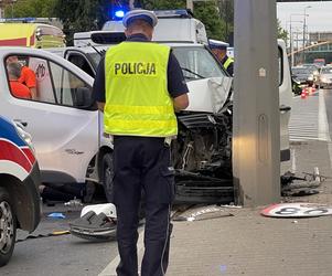 Śmiertelny wypadek w Warszawie. Nie żyje młody mężczyzna, auto prowadził jego teść