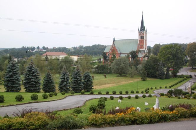 To jedna z najstarszych wsi w Małopolsce. Jest nazywana polskim Lourdes