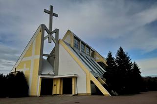 Bełchatów. Koronawirus zaatakował księży! Czy wierni są bezpieczni? Co ze ślubami i chrztami? 