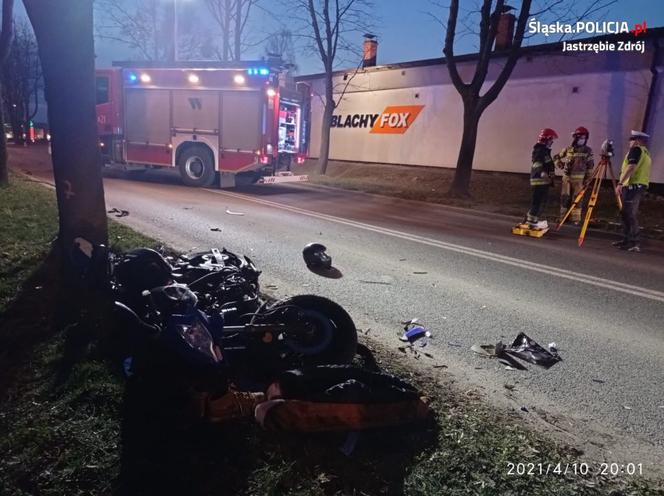 Śląskie: Kierowca jeepa zmiótł z drogi motorower i uciekł. Gdy ofiara traciła życie, sprawca szukał prawnika