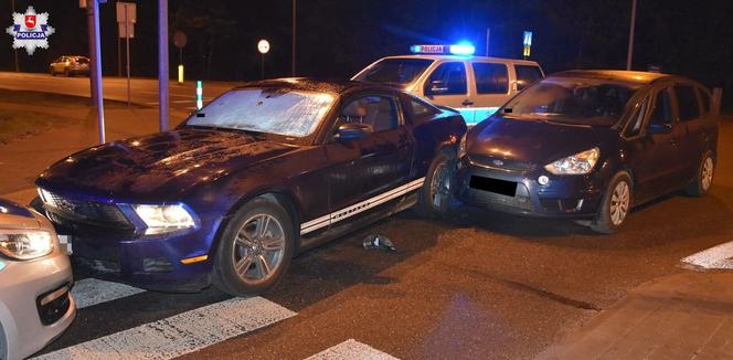 Lubelskie. Pijany prowadził auto, nie zatrzymał się do kontroli i nie miał prawka. Po pościgu zderzył się z radiowozem