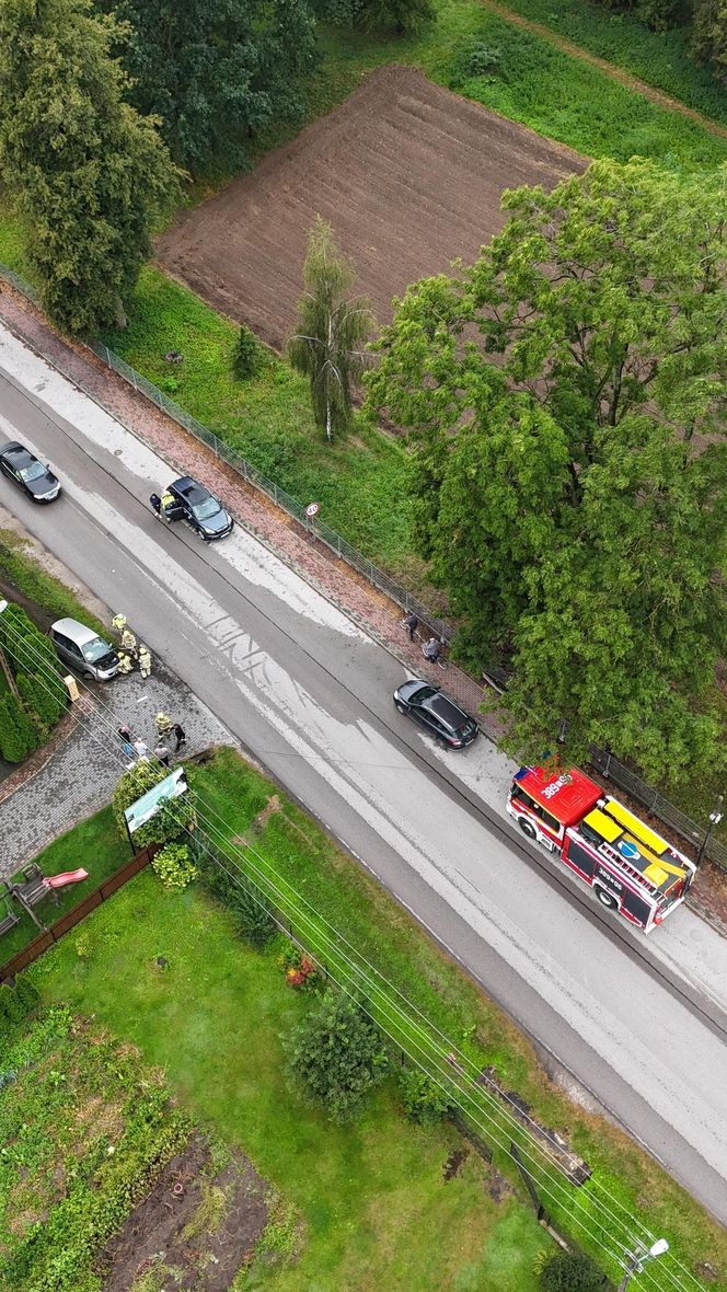 Samochód w rowie, kolizja na DK2