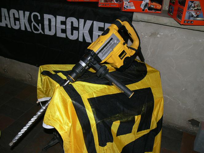 Młotowiertarka DeWALT klasy 6kg z uchwytem SDS-Max