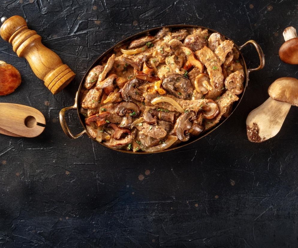 Zamiast klasycznego, przygotuj strogonow w wersji wege. Bogactwo smaków i aromatów