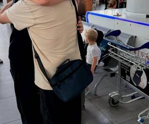 Zalana łzami Anna Dereszowska żegna córkę. Czeka je długa rozłąka