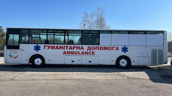 Ambulans XXL w drodze na granicę