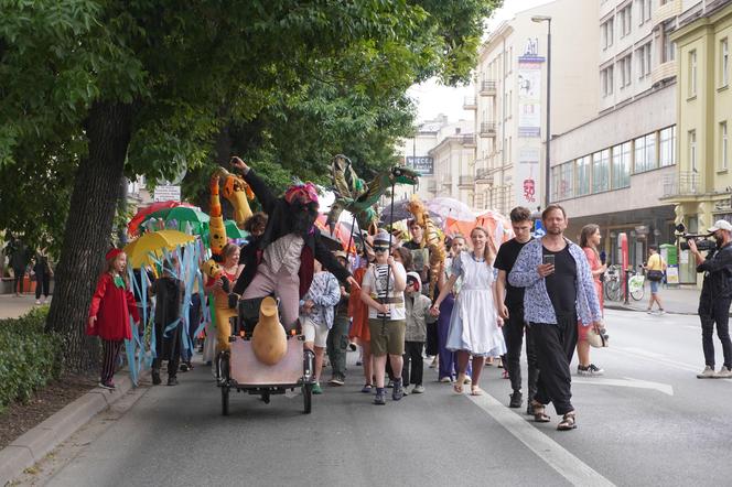 Deszcz nie był im straszny! Bajkowy Korowód przeszedł ulicami Lublina. Zobacz zdjęcia!