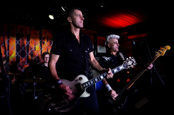 Toruń: Energetyczny zespół Guitar Gangsters z  Londynu rozgrzeje Hard Rock Pub Pamelę