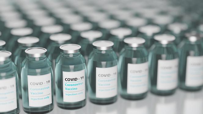 Szczytno: Ratownik medyczny zachorował na COVID-19 po pierwszej dawce szczepionki